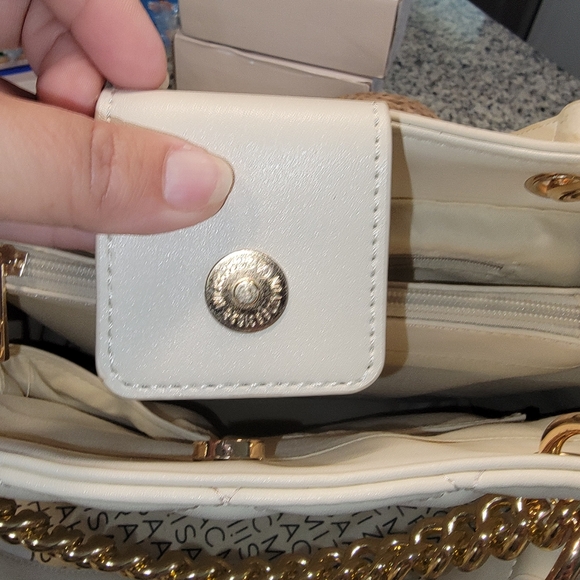 COPY - NWT Large Shoulder Boutique Quilted Vegan Hand Bag & Wallet - Picture 3 of 16